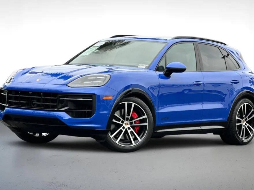 2025 Porsche Cayenne GTS photo 1