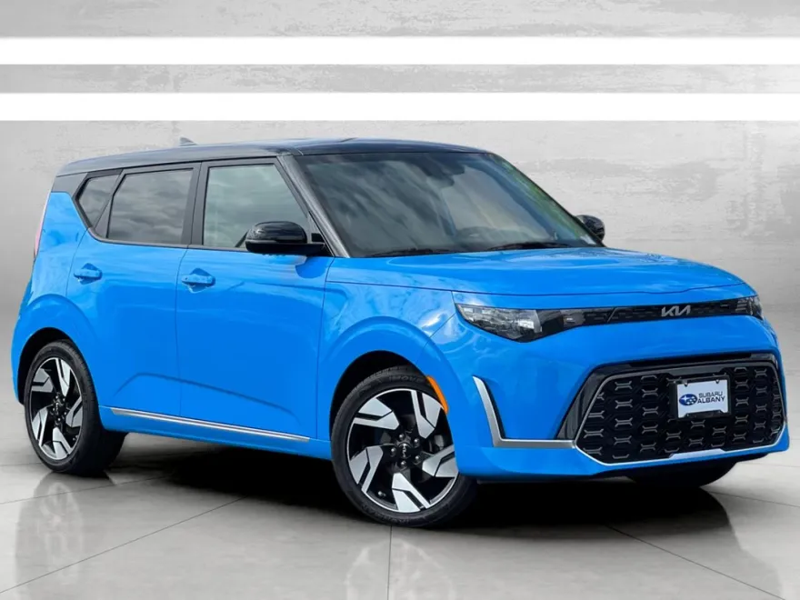 2023 Kia Soul GT-Line photo 1