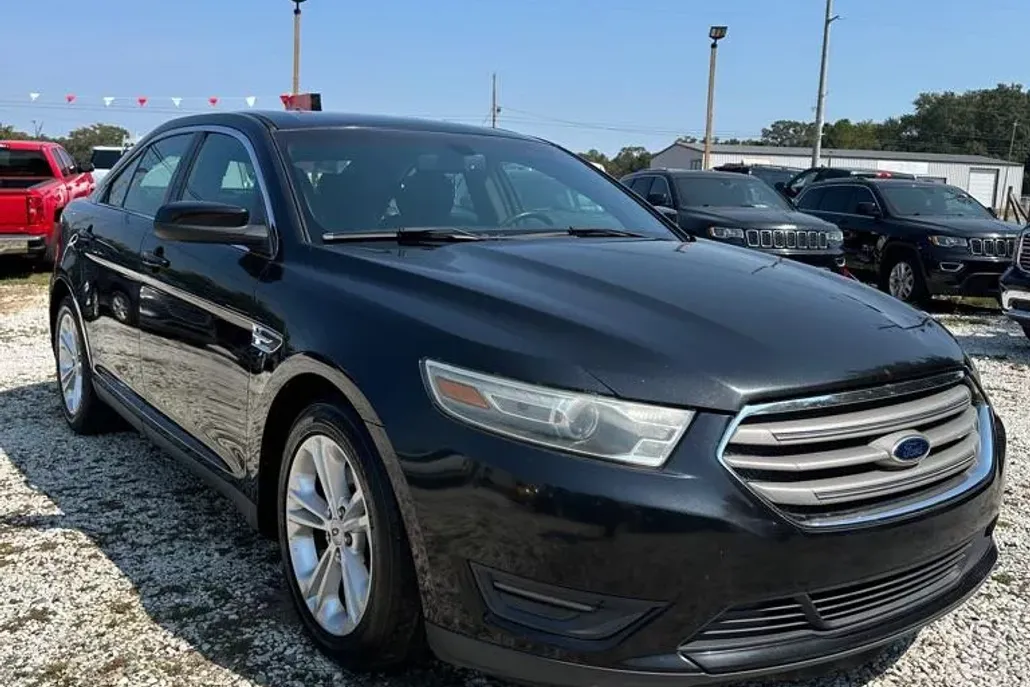 2014 Ford Taurus SEL photo 1