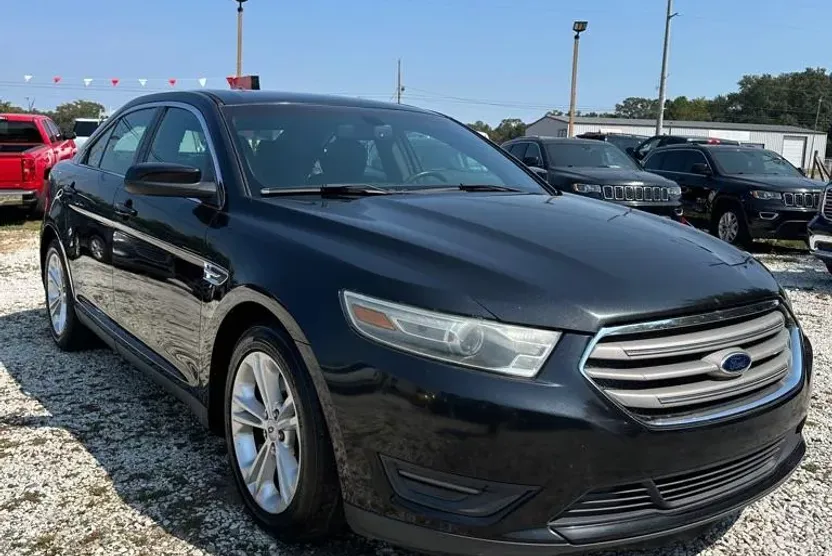 2014 Ford Taurus SEL photo 1