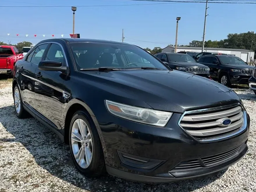 2014 Ford Taurus SEL photo 1