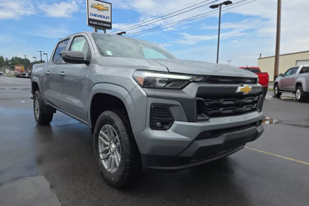 2025 Chevrolet Colorado Work Truck LT photo 1