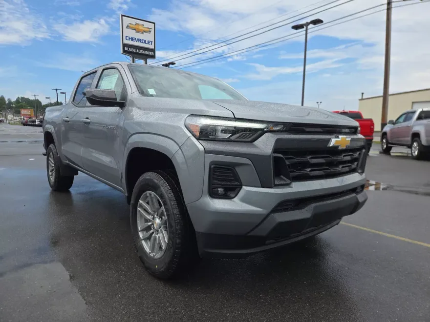 2025 Chevrolet Colorado Work Truck LT photo 1