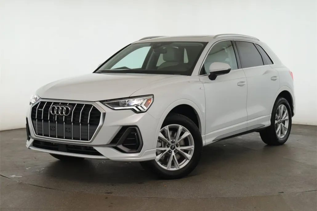 2025 Audi Q3 S line Premium Plus photo 1
