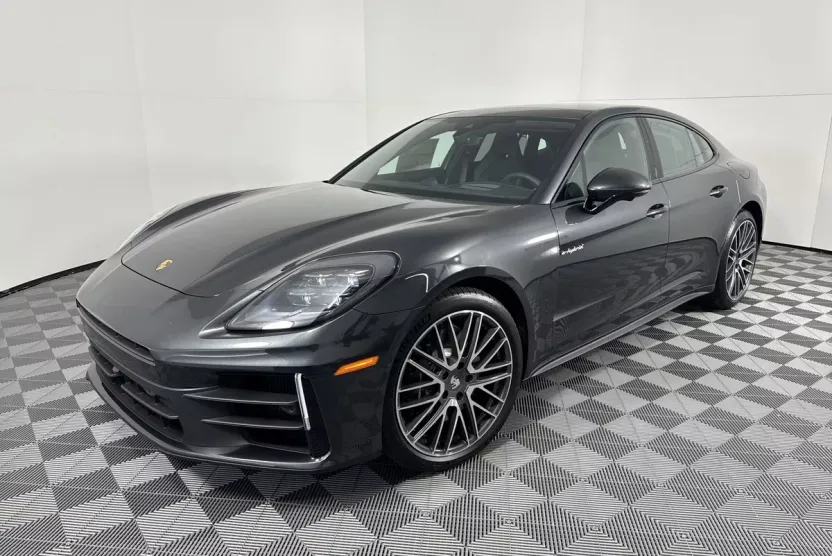 2025 Porsche Panamera E-Hybrid 4 photo 1