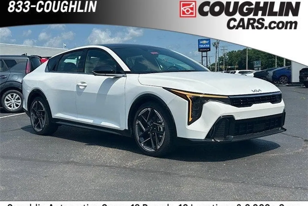 2025 Kia K4 GT-Line photo 1