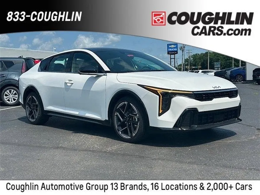 2025 Kia K4 GT-Line photo 1