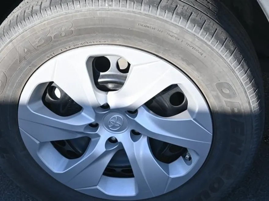 2024 Toyota RAV4 LE photo 1