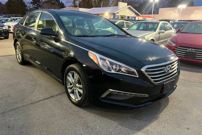 2015 Hyundai Sonata SE photo 1