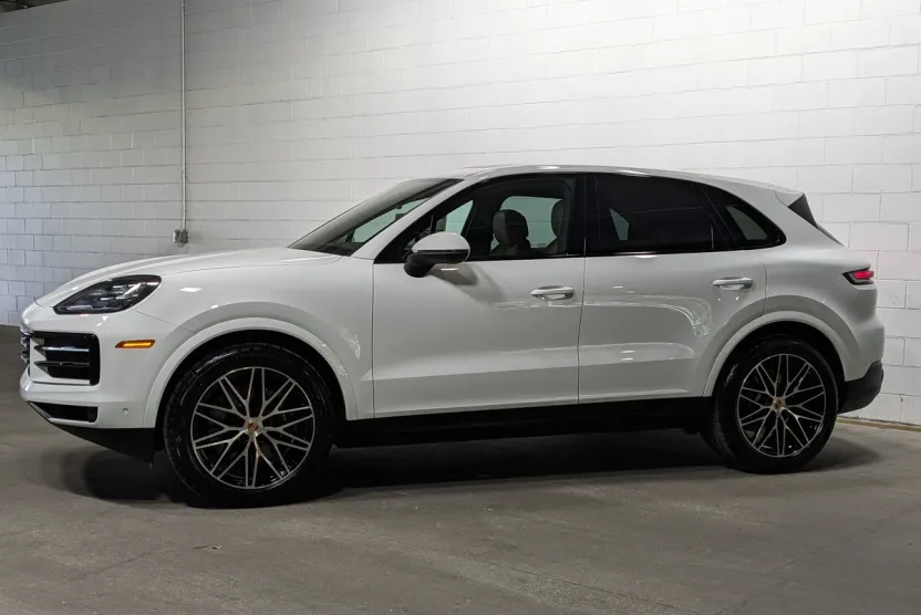 2025 Porsche Cayenne photo 1