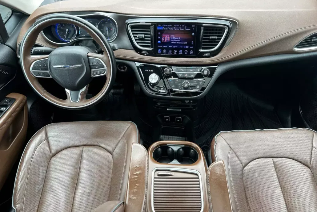 2017 Chrysler Pacifica Limited photo 1