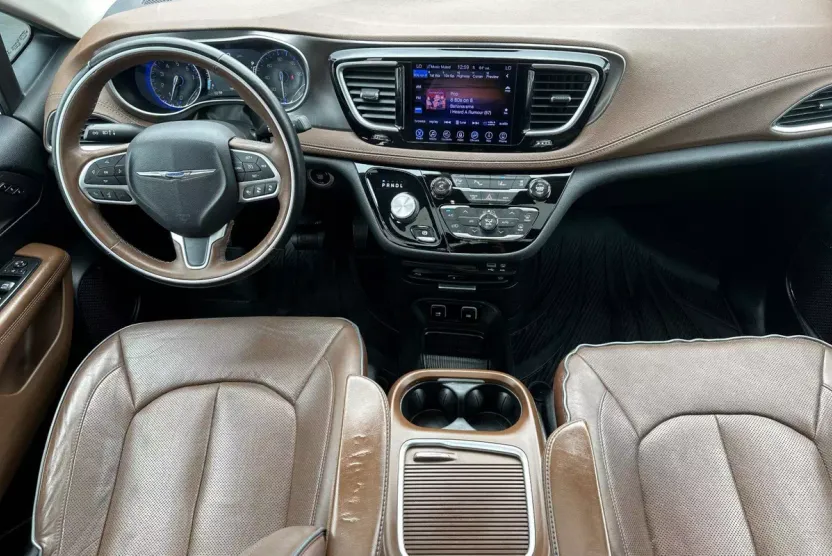 2017 Chrysler Pacifica Limited photo 1