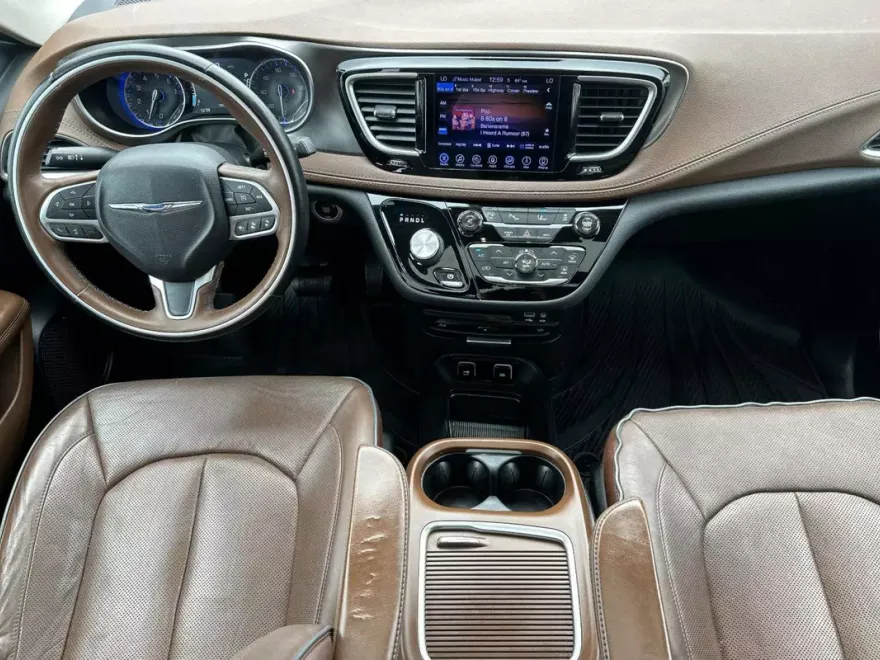 2017 Chrysler Pacifica Limited photo 1