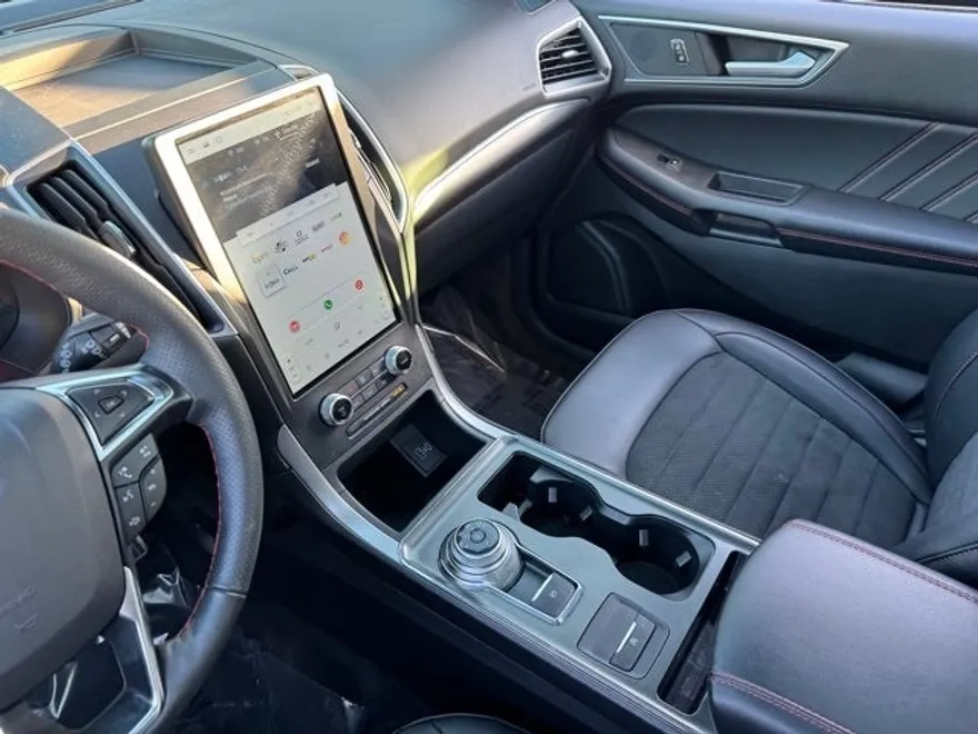 2024 Ford Edge ST photo 1