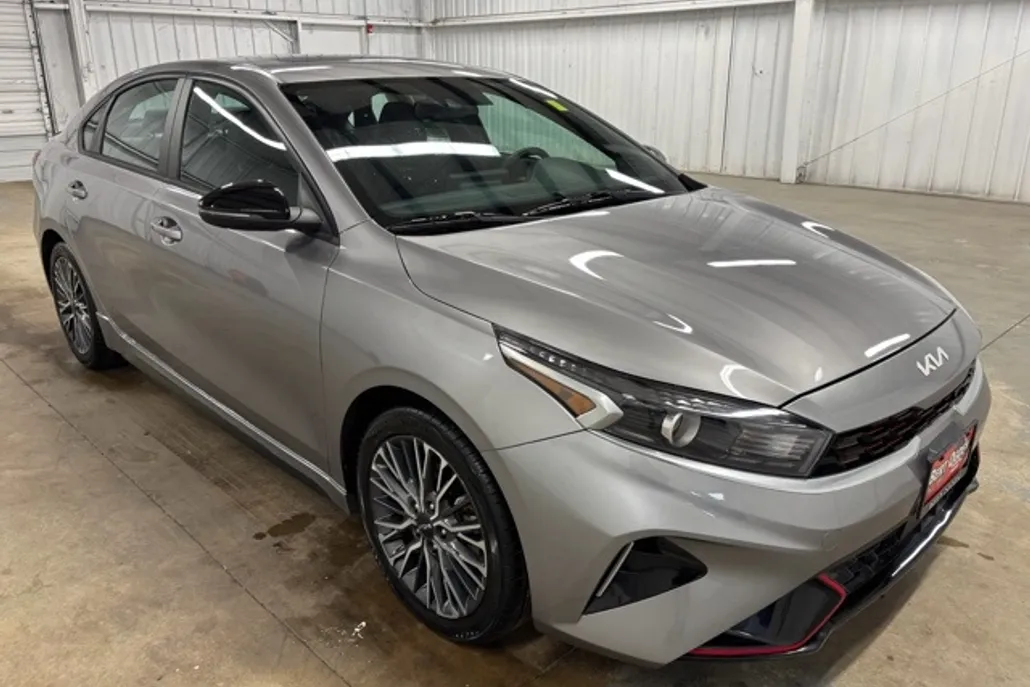 2023 Kia Forte GT-Line photo 1