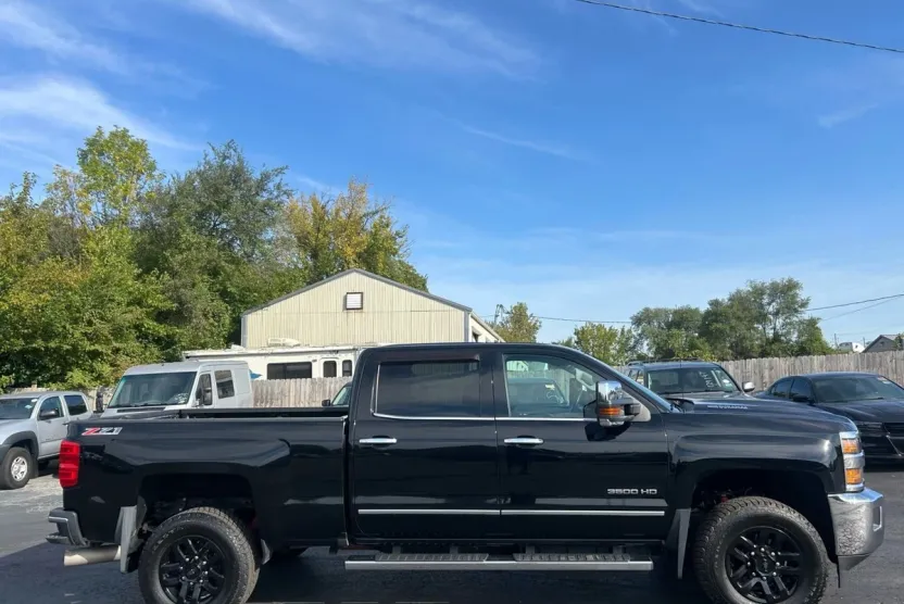 2017 Chevrolet Silverado 3500HD LTZ photo 1