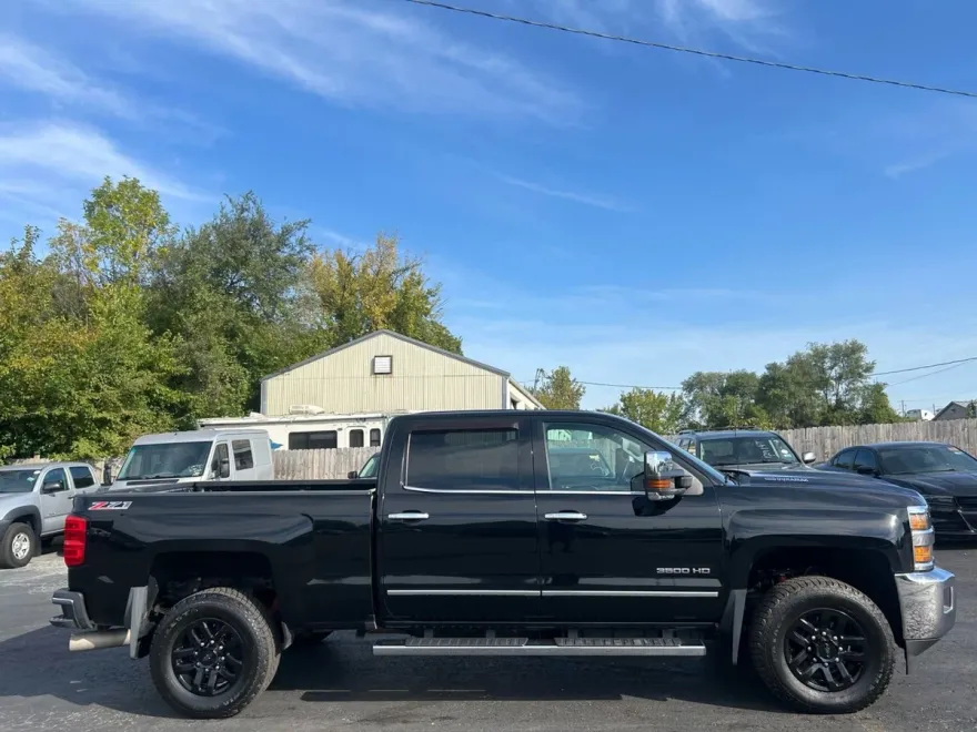 2017 Chevrolet Silverado 3500HD LTZ photo 1