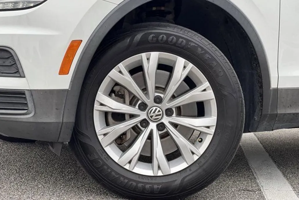 2020 Volkswagen Tiguan S photo 1