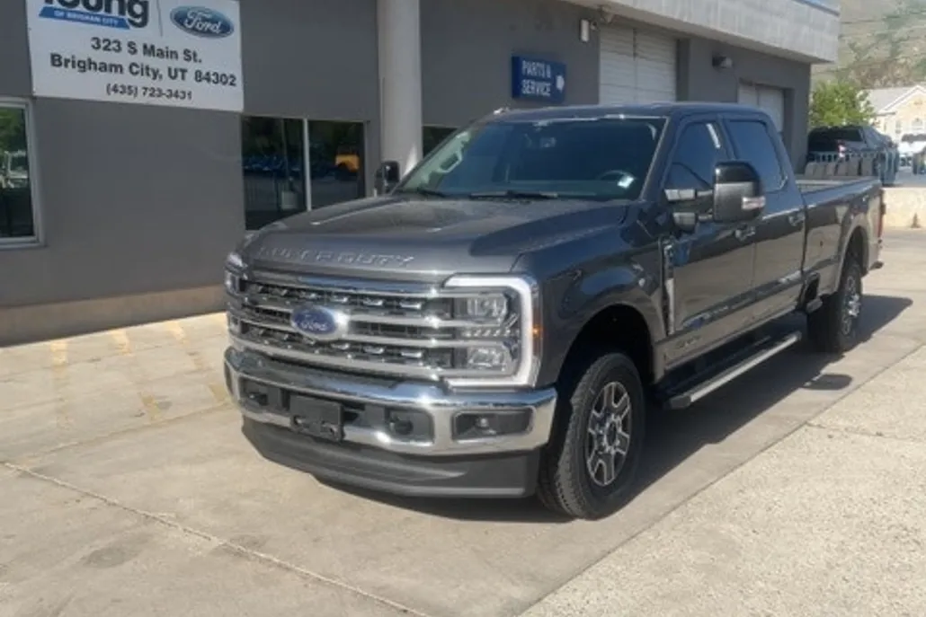 2025 Ford F-350 Lariat photo 1