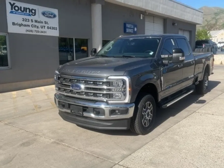 2025 Ford F-350 Lariat photo 1