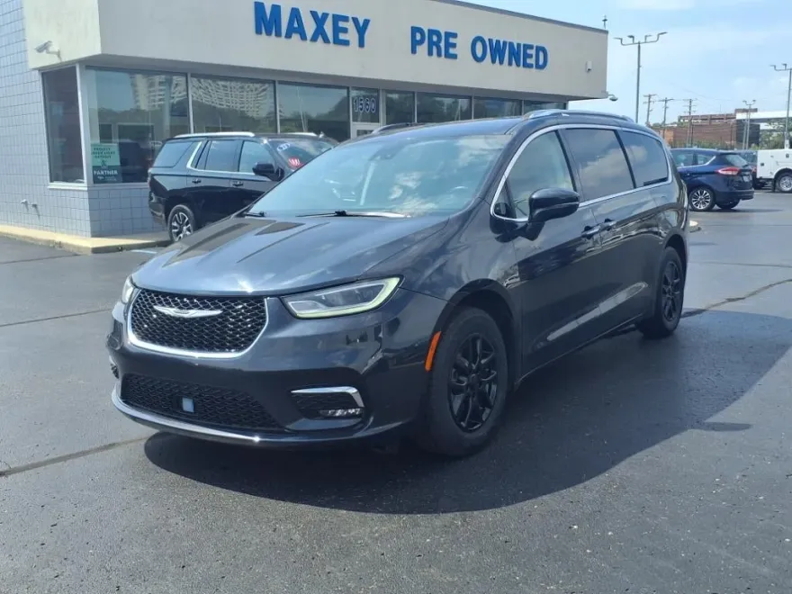 2021 Chrysler Pacifica Touring L photo 1