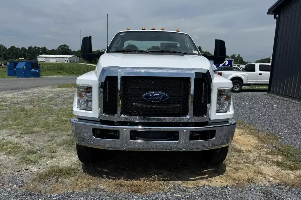 2025 Ford F-650 photo 1