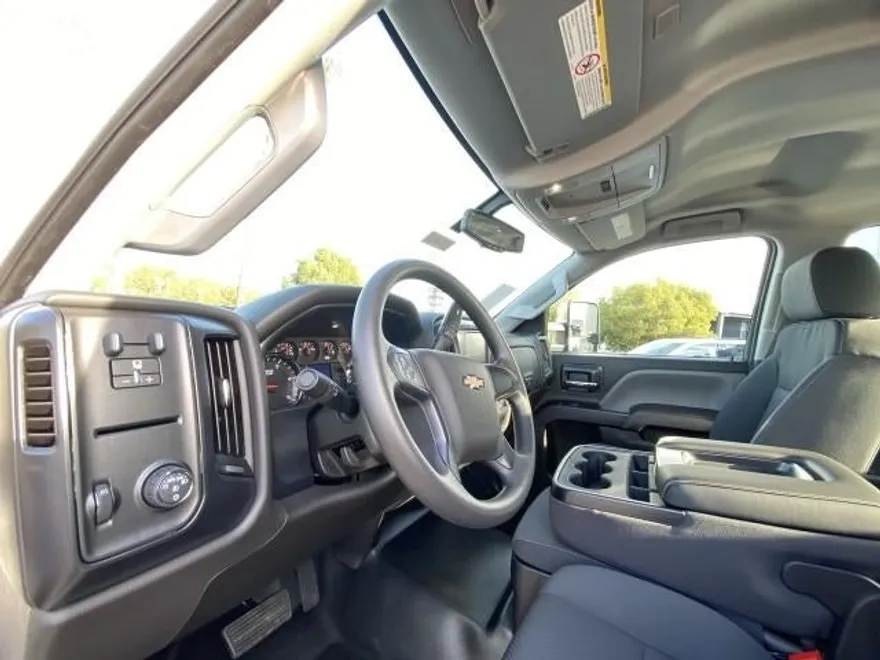 2023 Chevrolet Silverado 5500HD Work Truck photo 1