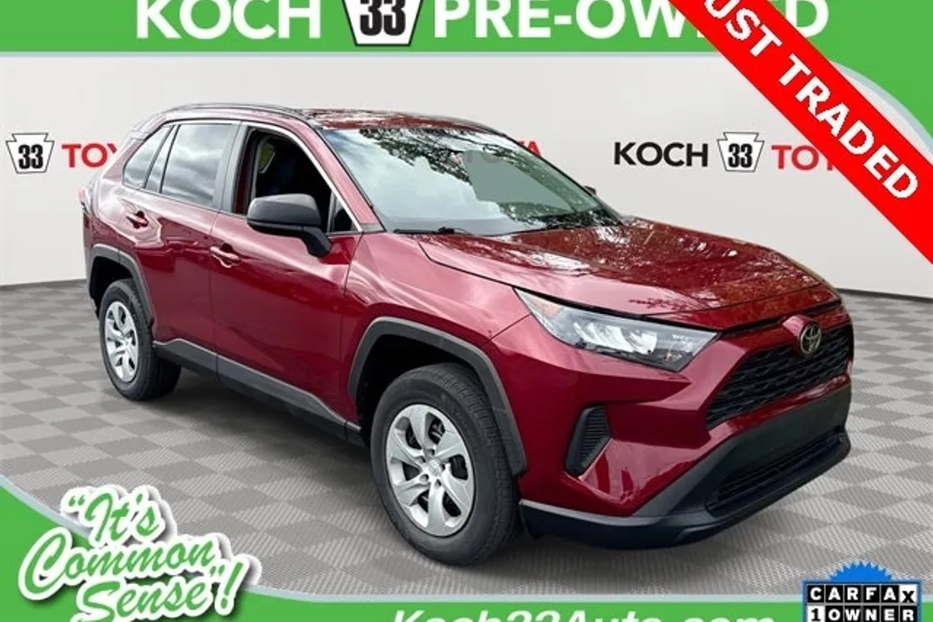 2021 Toyota RAV4 LE photo 1
