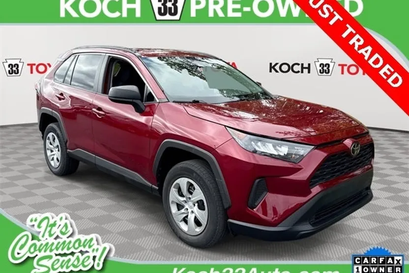 2021 Toyota RAV4 LE photo 1