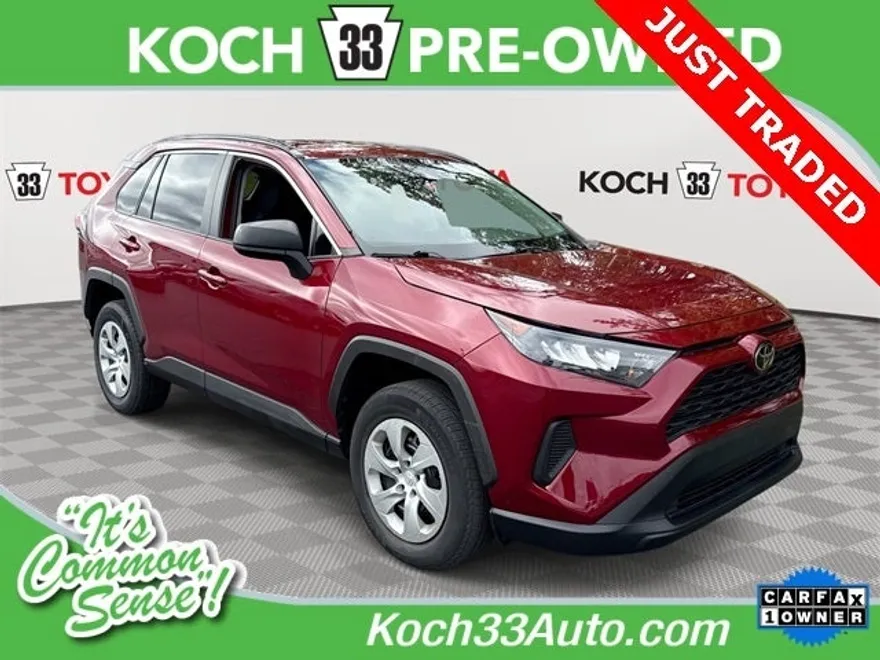 2021 Toyota RAV4 LE photo 1