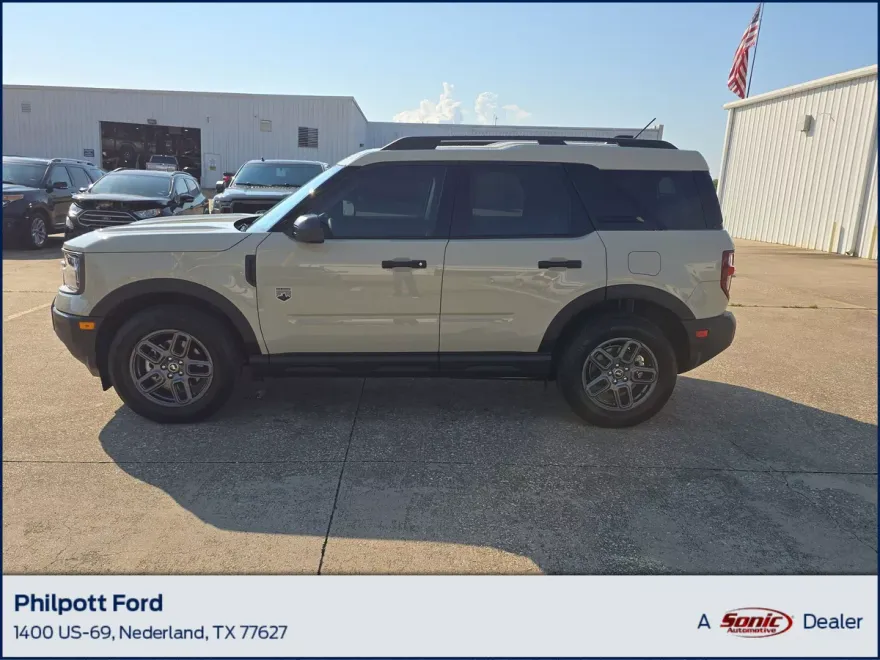 2025 Ford Explorer Platinum photo 1