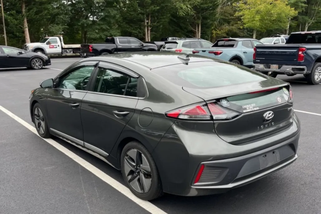 2022 Hyundai Ioniq SEL photo 1