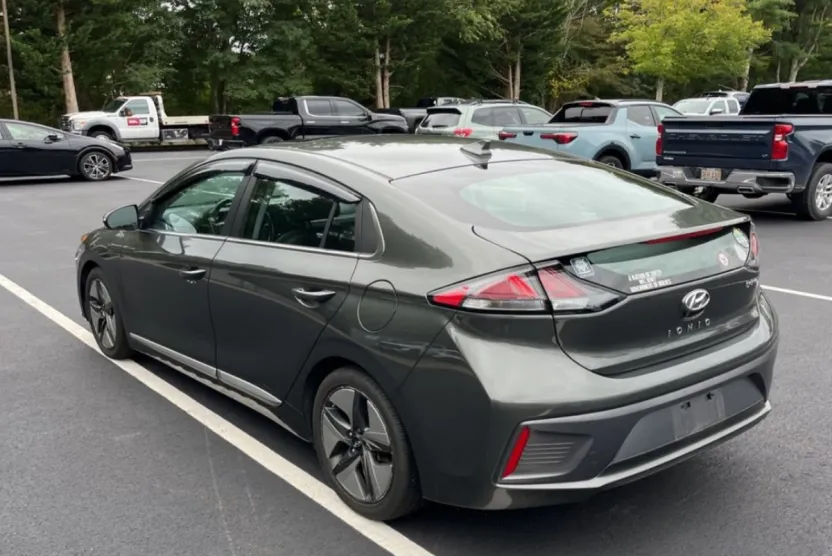 2022 Hyundai Ioniq SEL photo 1