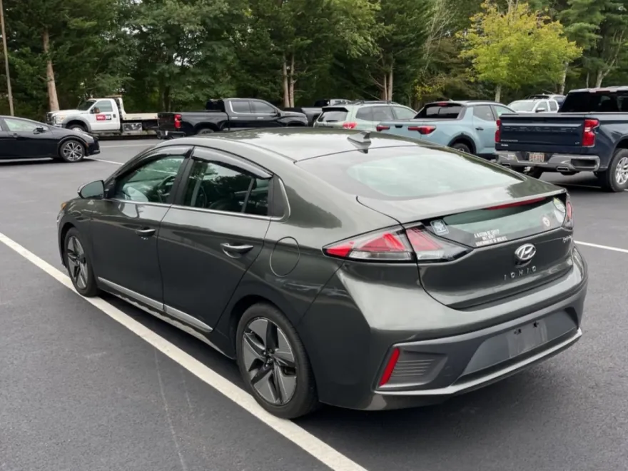 2022 Hyundai Ioniq SEL photo 1