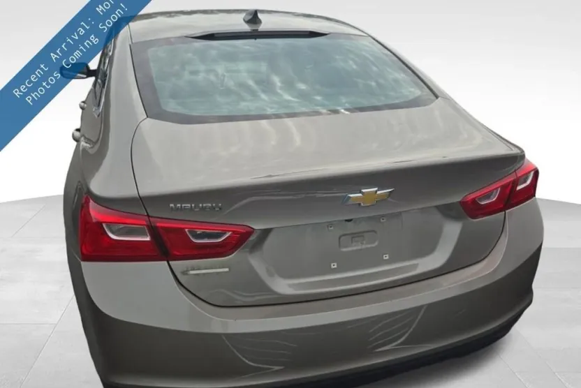 2022 Chevrolet Malibu LS photo 1