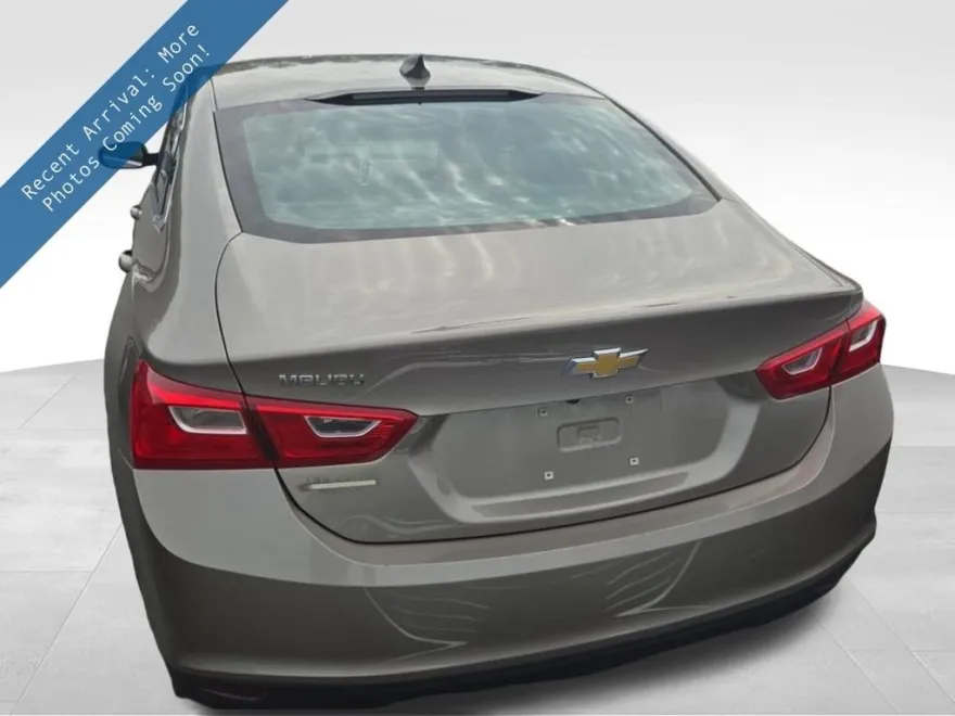 2022 Chevrolet Malibu LS photo 1