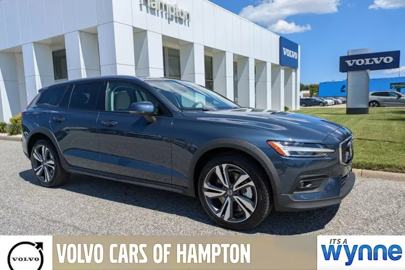 2026 Volvo V60 Cross Country B5 Plus photo 1