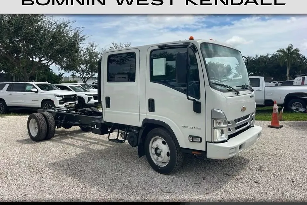 2024 Chevrolet Silverado 4500HD photo 1