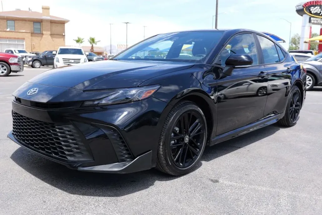 2025 Toyota Camry photo 1