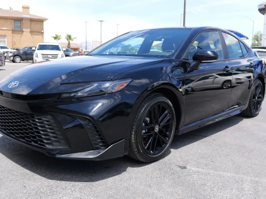 2025 Toyota Camry photo 1