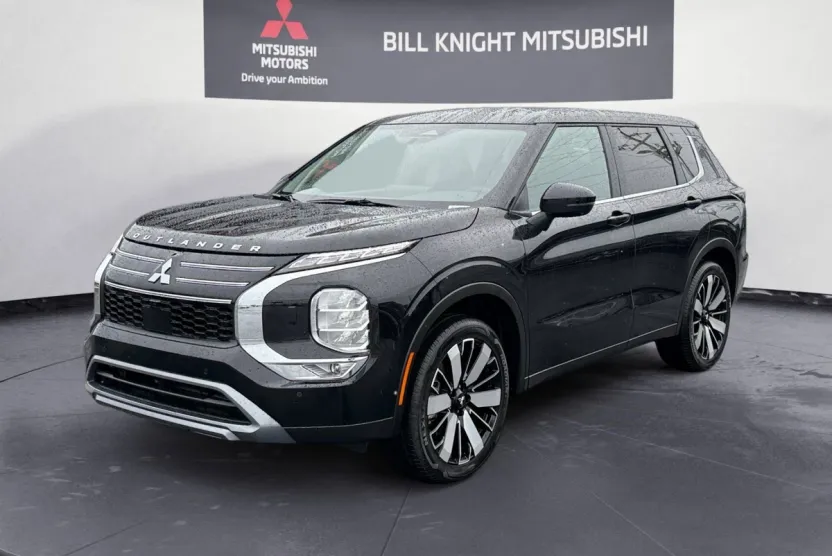 2025 Mitsubishi Outlander SE photo 1