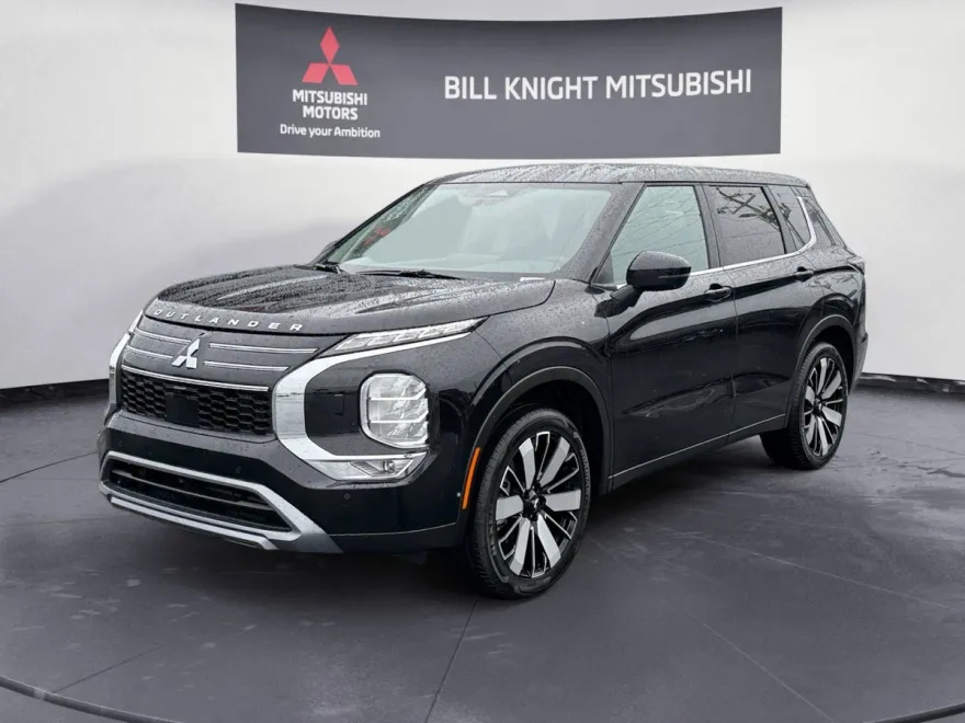2025 Mitsubishi Outlander SE photo 1