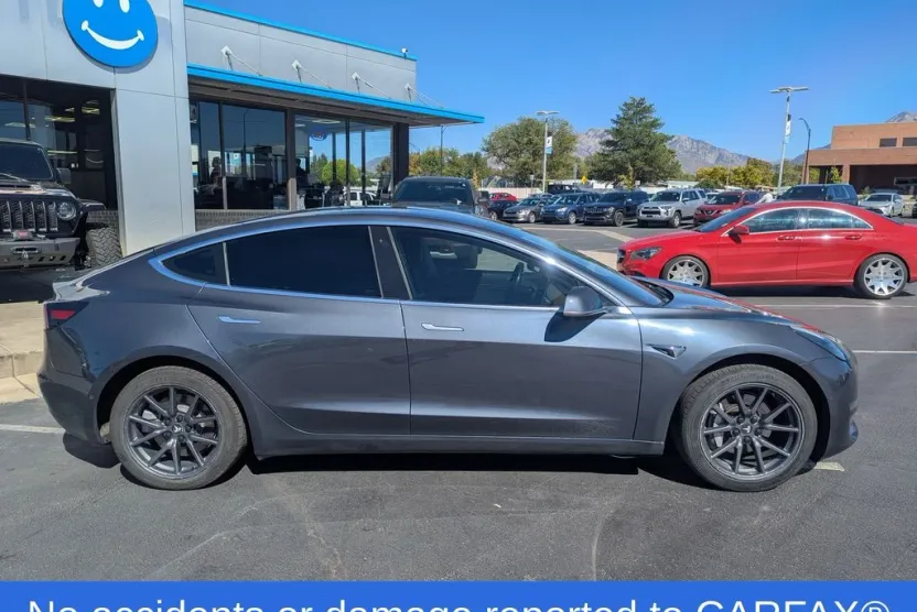 2018 Tesla Model 3 photo 1