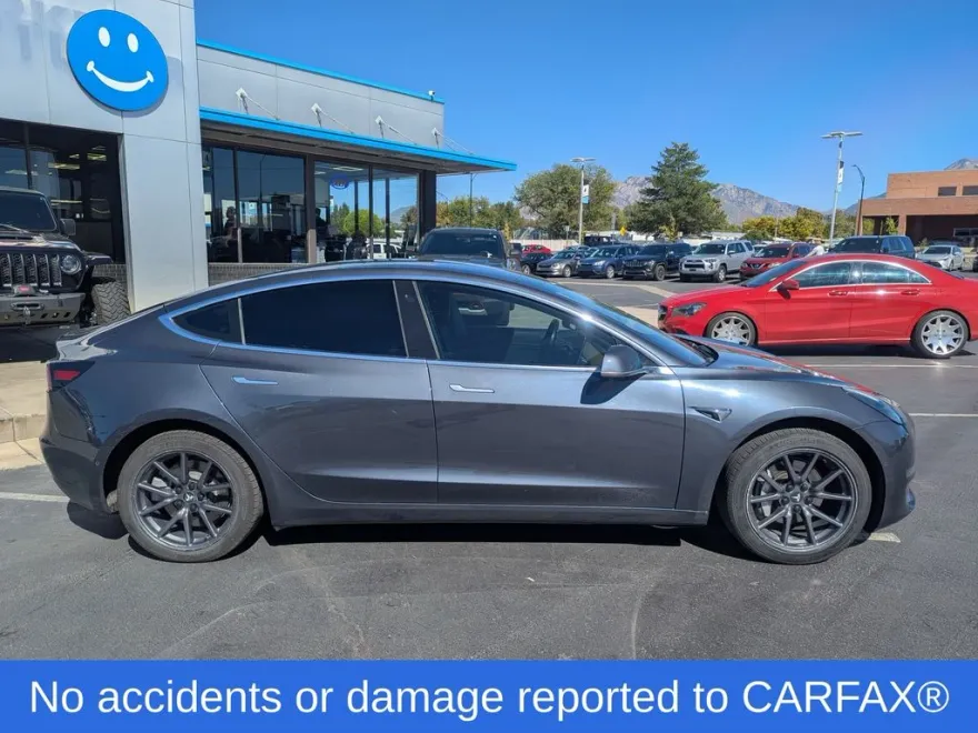 2018 Tesla Model 3 photo 1
