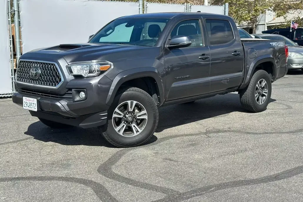 2019 Toyota Tacoma TRD Sport V6 photo 1
