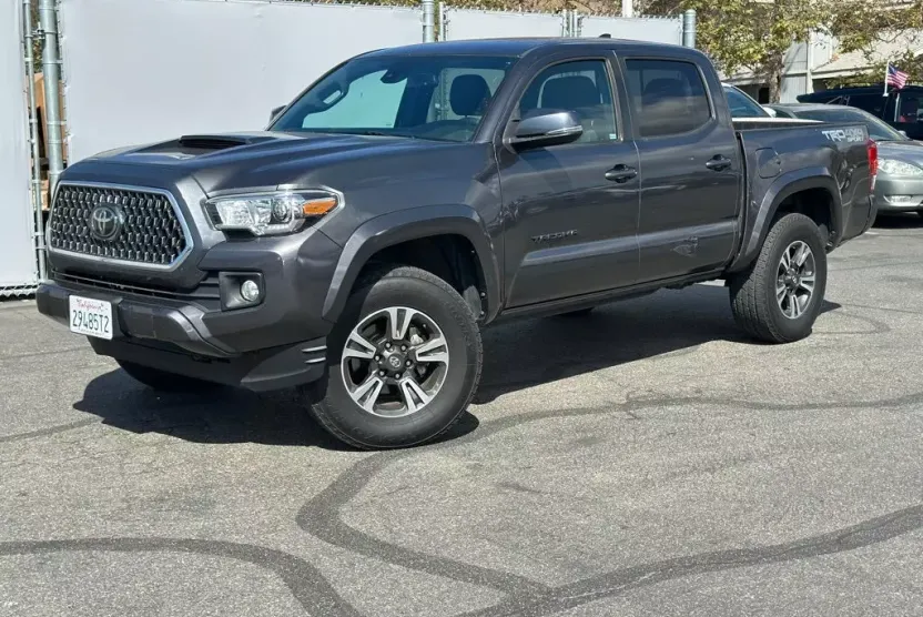 2019 Toyota Tacoma TRD Sport V6 photo 1