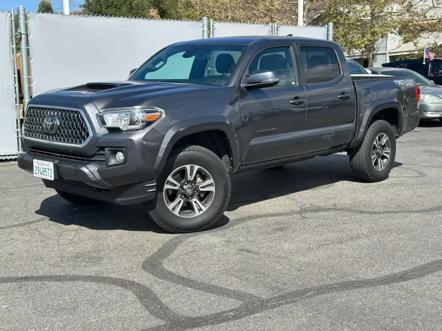 2019 Toyota Tacoma TRD Sport V6 photo 1