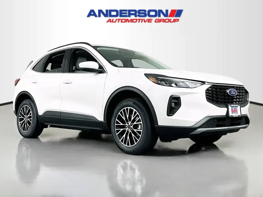 2025 Ford Escape Titanium photo 1