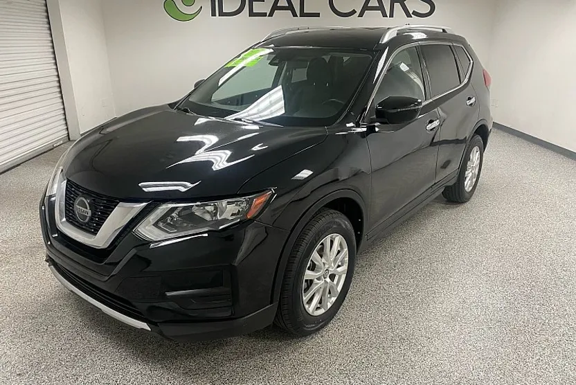 2020 Nissan Rogue SV photo 1
