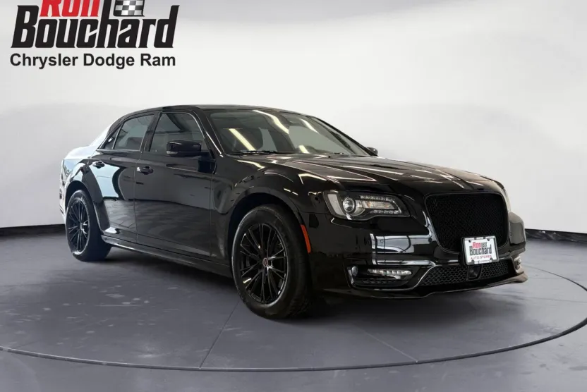 2022 Chrysler 300 Touring L photo 1